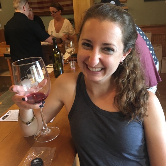 Meet your Posher, Nicole! - Picture 6 of 8